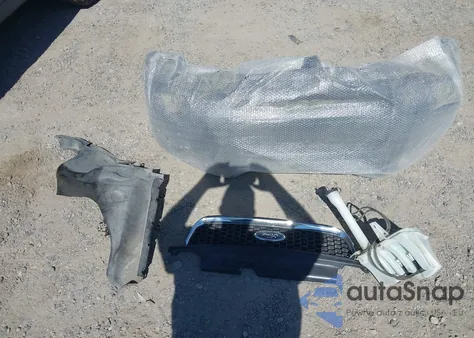 2003 Ford Escape Xlt z USA, uszkodzony, nr VIN 1FMYU03163KD19452